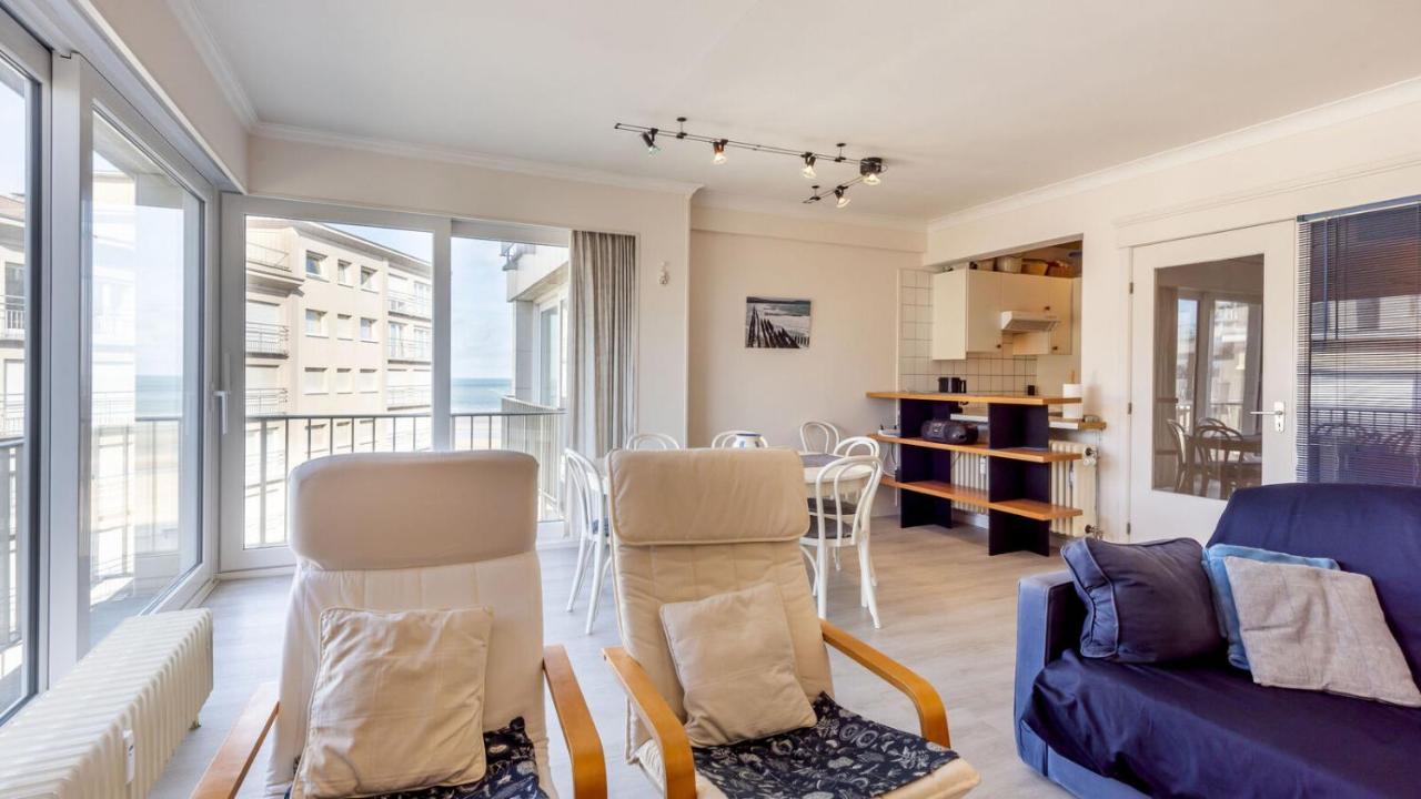 Zonnig en gezellig appartement met zijdelings zeezicht en zwembad in Koksijde Buitenkant foto