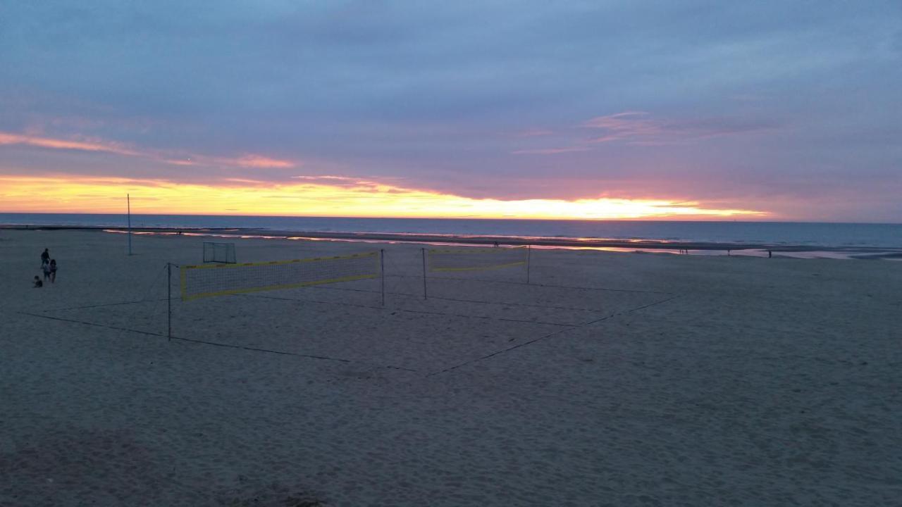 Zonnig en gezellig appartement met zijdelings zeezicht en zwembad in Koksijde Buitenkant foto